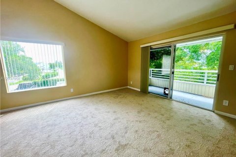Condominio en alquiler en Oakland Park, Florida, 1 dormitorio, 81.01 m2 № 2089558 - foto 3