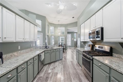 House in Tarpon Springs, Florida 4 bedrooms, 271 sq.m. № 2425907 - photo 4