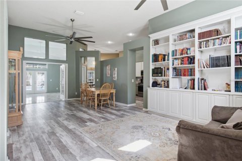 House in Tarpon Springs, Florida 4 bedrooms, 271 sq.m. № 2425907 - photo 2