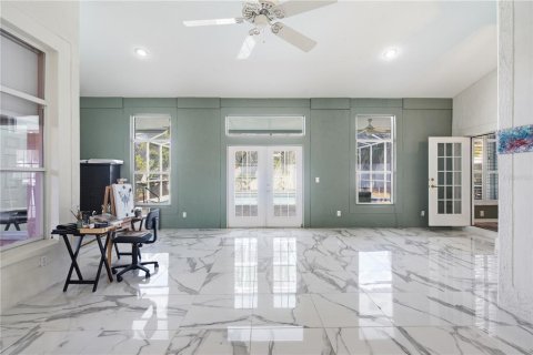 House in Tarpon Springs, Florida 4 bedrooms, 271 sq.m. № 2425907 - photo 9