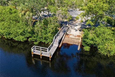 House in Tarpon Springs, Florida 4 bedrooms, 271 sq.m. № 2425907 - photo 28