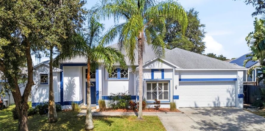 House in Tarpon Springs, Florida 4 bedrooms, 271 sq.m. № 2425907