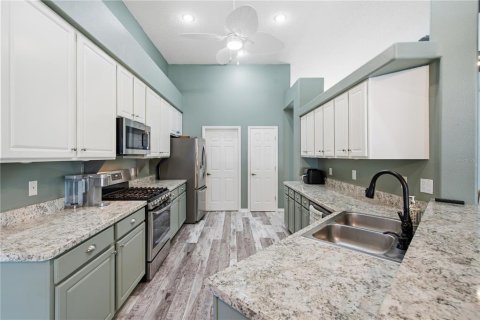 House in Tarpon Springs, Florida 4 bedrooms, 271 sq.m. № 2425907 - photo 5