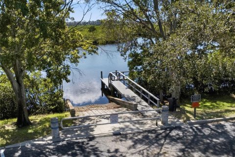 House in Tarpon Springs, Florida 4 bedrooms, 271 sq.m. № 2425907 - photo 27
