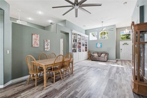 House in Tarpon Springs, Florida 4 bedrooms, 271 sq.m. № 2425907 - photo 3