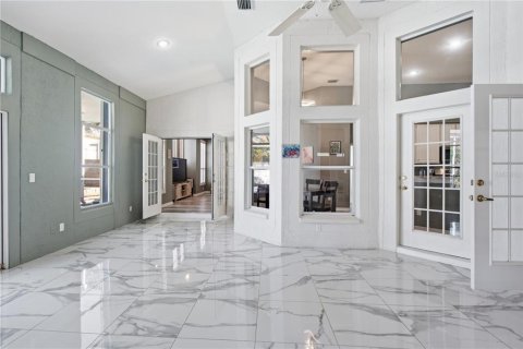 House in Tarpon Springs, Florida 4 bedrooms, 271 sq.m. № 2425907 - photo 10