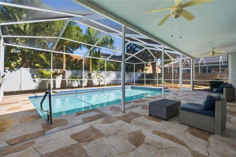 House in Tarpon Springs, Florida 4 bedrooms, 271 sq.m. № 2425907 - photo 24