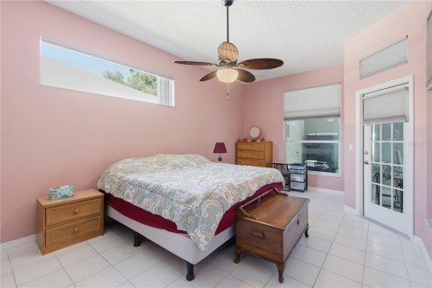 House in Tarpon Springs, Florida 4 bedrooms, 271 sq.m. № 2425907 - photo 12