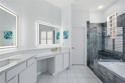 House in Tarpon Springs, Florida 4 bedrooms, 271 sq.m. № 2425907 - photo 14
