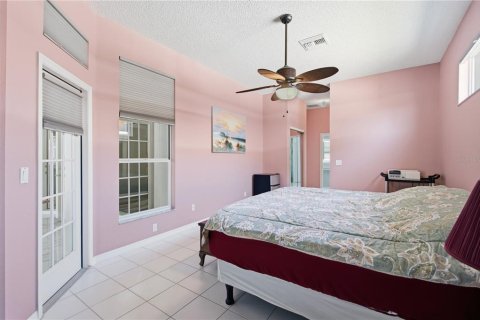 House in Tarpon Springs, Florida 4 bedrooms, 271 sq.m. № 2425907 - photo 13