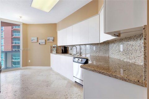Copropriété à vendre à Aventura, Floride: 2 chambres, 149.57 m2 № 1868532 - photo 15