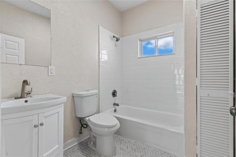 House in Saint Petersburg, Florida 3 bedrooms, 81.75 sq.m. № 2396882 - photo 25