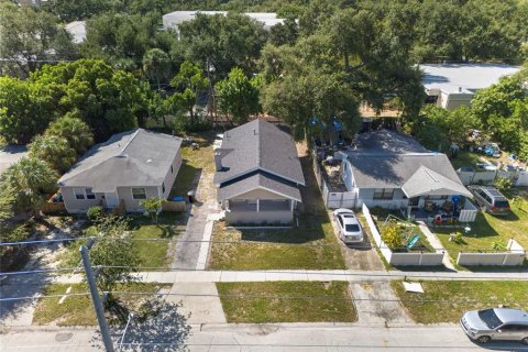 House in Saint Petersburg, Florida 3 bedrooms, 81.75 sq.m. № 2396882 - photo 4