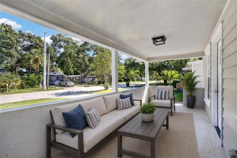 House in Saint Petersburg, Florida 3 bedrooms, 81.75 sq.m. № 2396882 - photo 27