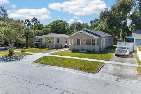 House in Saint Petersburg, Florida 3 bedrooms, 81.75 sq.m. № 2396882 - photo 9