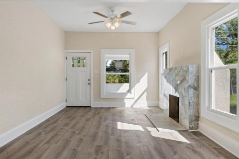House in Saint Petersburg, Florida 3 bedrooms, 81.75 sq.m. № 2396882 - photo 18