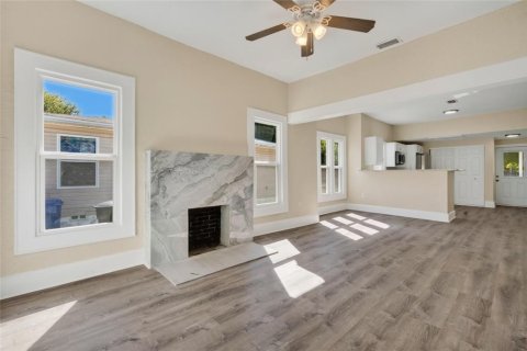 House in Saint Petersburg, Florida 3 bedrooms, 81.75 sq.m. № 2396882 - photo 10