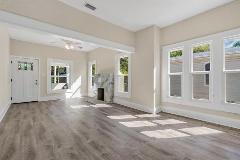 House in Saint Petersburg, Florida 3 bedrooms, 81.75 sq.m. № 2396882 - photo 12