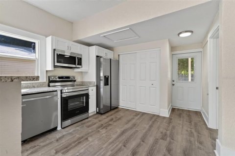 House in Saint Petersburg, Florida 3 bedrooms, 81.75 sq.m. № 2396882 - photo 13