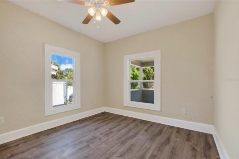 House in Saint Petersburg, Florida 3 bedrooms, 81.75 sq.m. № 2396882 - photo 23