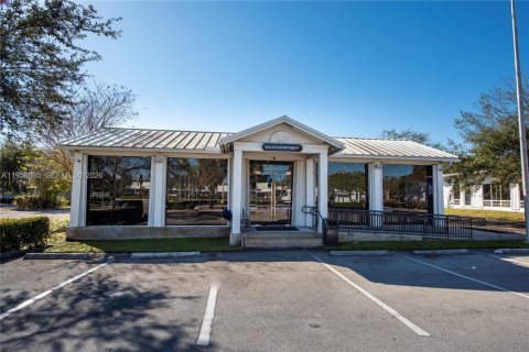 Immobilier commercial à Oakland Park, Floride № 2158246