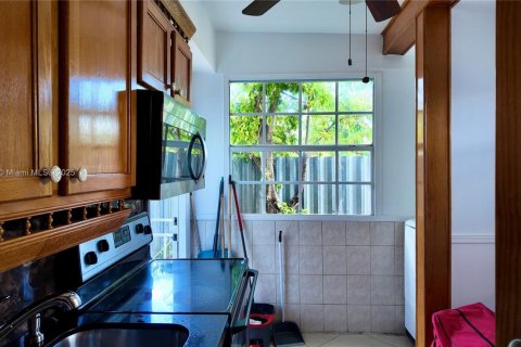 Купить коммерческую недвижимость в Майами, Флорида 284.19м2, № 2054496 - фото 17