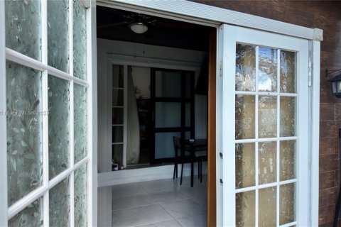 Купить коммерческую недвижимость в Майами, Флорида 284.19м2, № 2054496 - фото 11