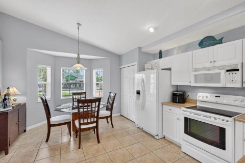 House in Palm Coast, Florida 3 bedrooms, 150.5 sq.m. № 2201620 - photo 8