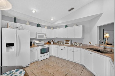 House in Palm Coast, Florida 3 bedrooms, 150.5 sq.m. № 2201620 - photo 5