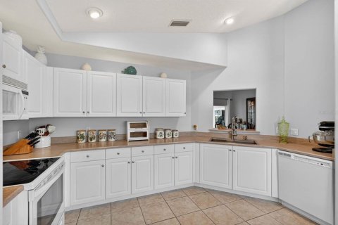 House in Palm Coast, Florida 3 bedrooms, 150.5 sq.m. № 2201620 - photo 7