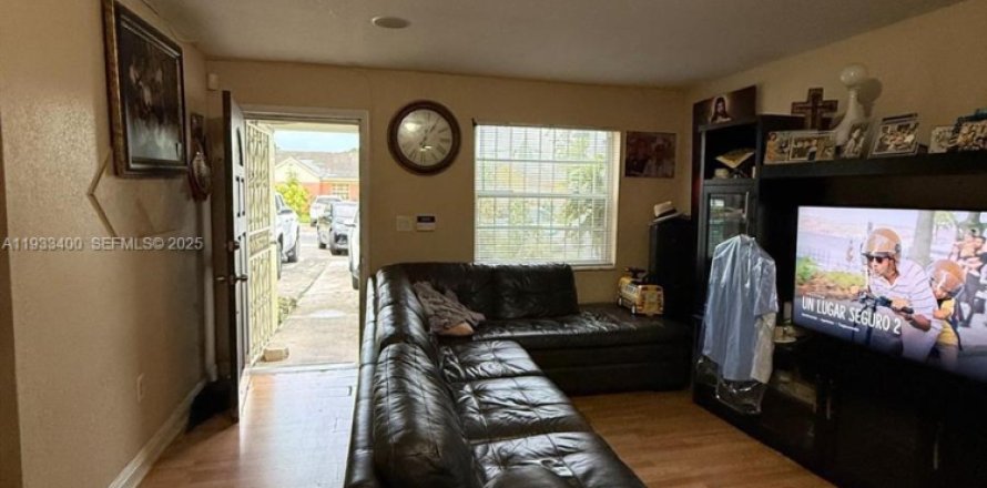 Дом в Майами-Гарденс, Флорида 2 спальни, 87.7м2 № 1991224