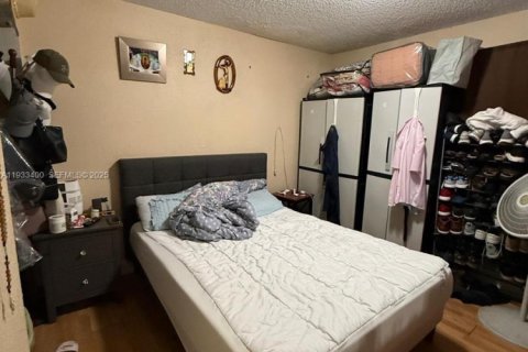 Купить виллу или дом в Майами-Гарденс, Флорида 2 спальни, 87.7м2, № 1991224 - фото 3