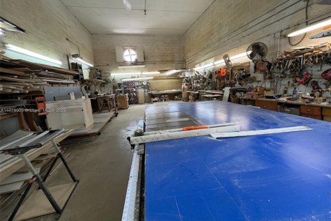 Commercial property in Medley, Florida № 1705053 - photo 4