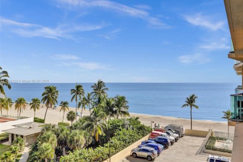 Condominio en alquiler en Hollywood, Florida, 44.78 m2 № 2012234 - foto 14