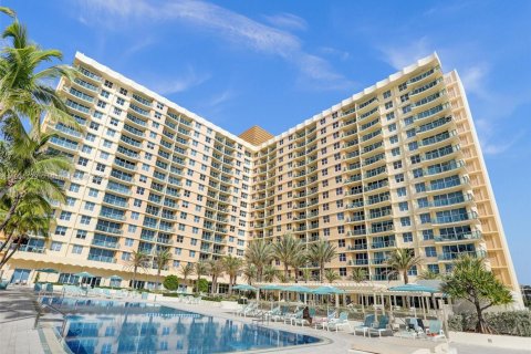 Condominio en alquiler en Hollywood, Florida, 44.78 m2 № 2012234 - foto 19