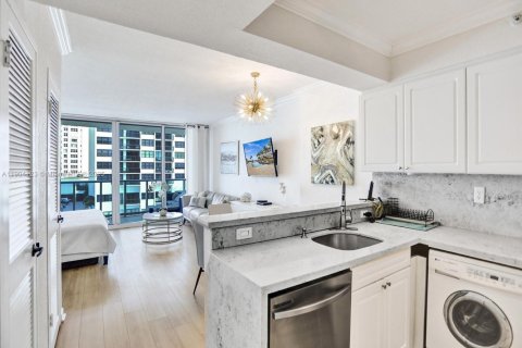 Condominio en alquiler en Hollywood, Florida, 44.78 m2 № 2012234 - foto 2