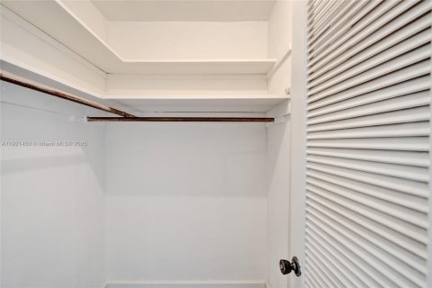 Купить кондоминиум в Форт-Лодердейл, Флорида 6 комнат, 89.74м2, № 1975607 - фото 23