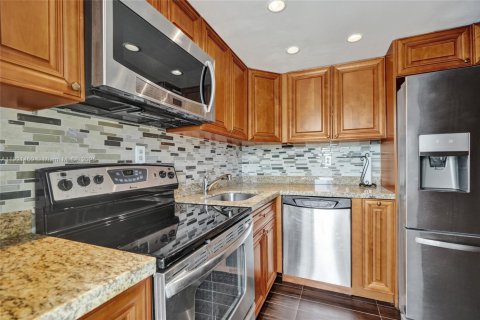 Купить кондоминиум в Форт-Лодердейл, Флорида 6 комнат, 89.74м2, № 1975607 - фото 4