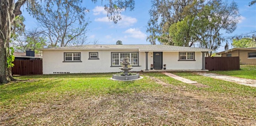House in Ocala, Florida 4 bedrooms, 171.68 sq.m. № 1880421