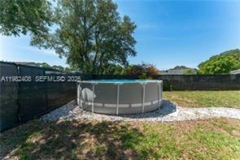 House in LaBelle, Florida 3 bedrooms, 130.43 sq.m. № 2045077 - photo 20