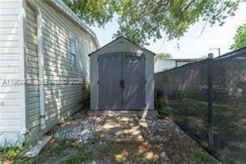 House in LaBelle, Florida 3 bedrooms, 130.43 sq.m. № 2045077 - photo 19