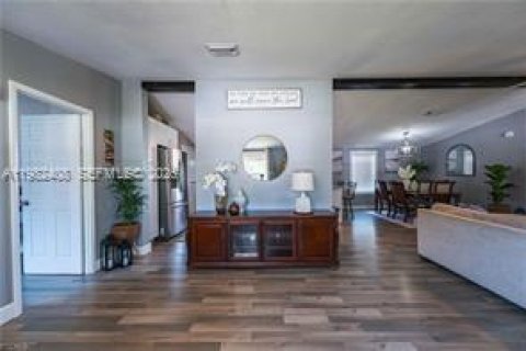 House in LaBelle, Florida 3 bedrooms, 130.43 sq.m. № 2045077 - photo 6