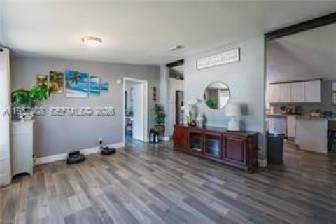 House in LaBelle, Florida 3 bedrooms, 130.43 sq.m. № 2045077 - photo 7