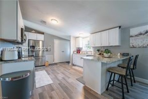 House in LaBelle, Florida 3 bedrooms, 130.43 sq.m. № 2045077 - photo 9