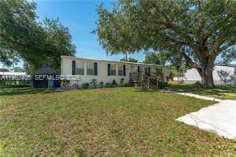 House in LaBelle, Florida 3 bedrooms, 130.43 sq.m. № 2045077