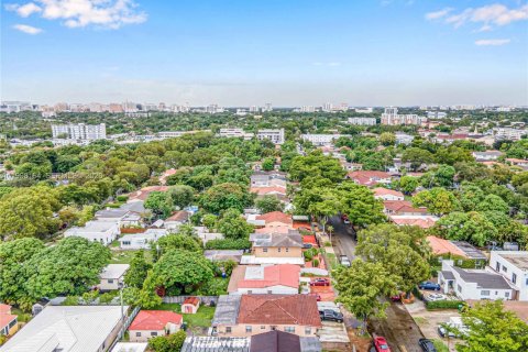 Купить коммерческую недвижимость в Майами, Флорида 240.43м2, № 2063487 - фото 6