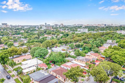 Купить коммерческую недвижимость в Майами, Флорида 240.43м2, № 2063487 - фото 7