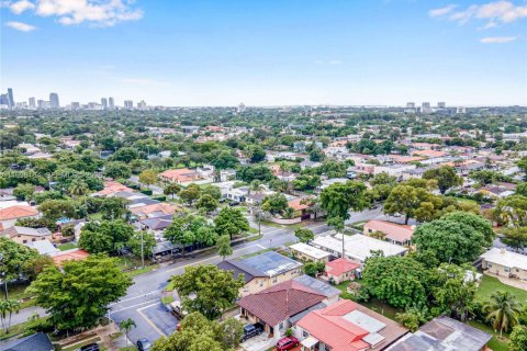 Коммерческая недвижимость в Майами, Флорида 240.43м2 № 2063487