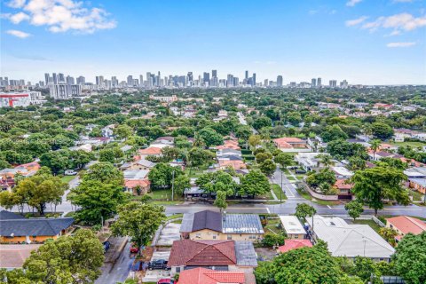 Купить коммерческую недвижимость в Майами, Флорида 240.43м2, № 2063487 - фото 2