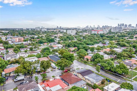 Купить коммерческую недвижимость в Майами, Флорида 240.43м2, № 2063487 - фото 3